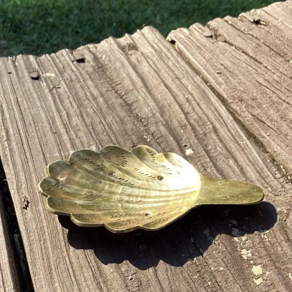 Vintage Brass‎ Shell Trinket Dish Tray Etched Jewelry/Coin/Key Holder Brassware